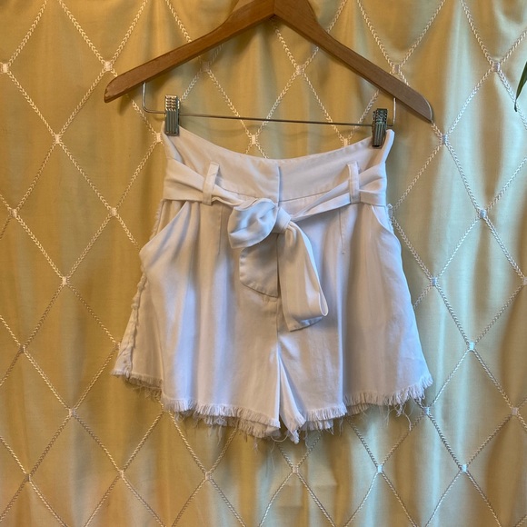 Kendall & Kylie Pants - Kendall & Kylie frayed shorts